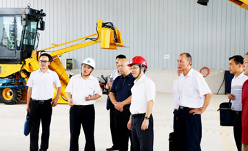 韋周凡到柳工農(nóng)機公司調研時指出　抓住重大機遇 積極開拓市場