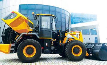 贊！CLG848H-4F輪式裝載機(jī)順利通過自治區(qū)工信廳驗(yàn)收