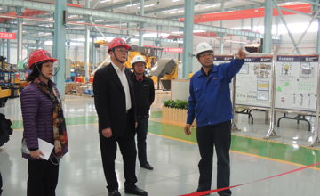 國(guó)家發(fā)改委產(chǎn)業(yè)協(xié)調(diào)司蔡副司長(zhǎng)一行到柳工農(nóng)機(jī)公司調(diào)研