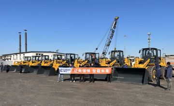 13臺柳工裝載機(jī)交付！