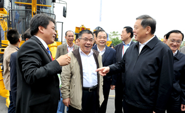 柳工機(jī)械助推農(nóng)業(yè)供給側(cè)改革　公司11臺(tái)農(nóng)用機(jī)械亮相2017年中國甘蔗機(jī)械化博覽會(huì)