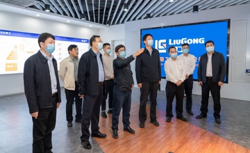 自治區(qū)政協(xié)副主席李彬、費(fèi)志榮一行到柳工調(diào)研