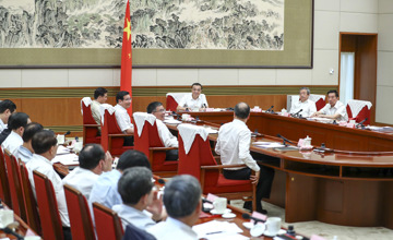 柳工集團董事長曾光安向國務院總理李克強匯報工作