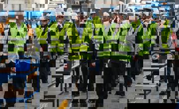 工信部部長(zhǎng)苗圩視察柳工銳斯塔公司